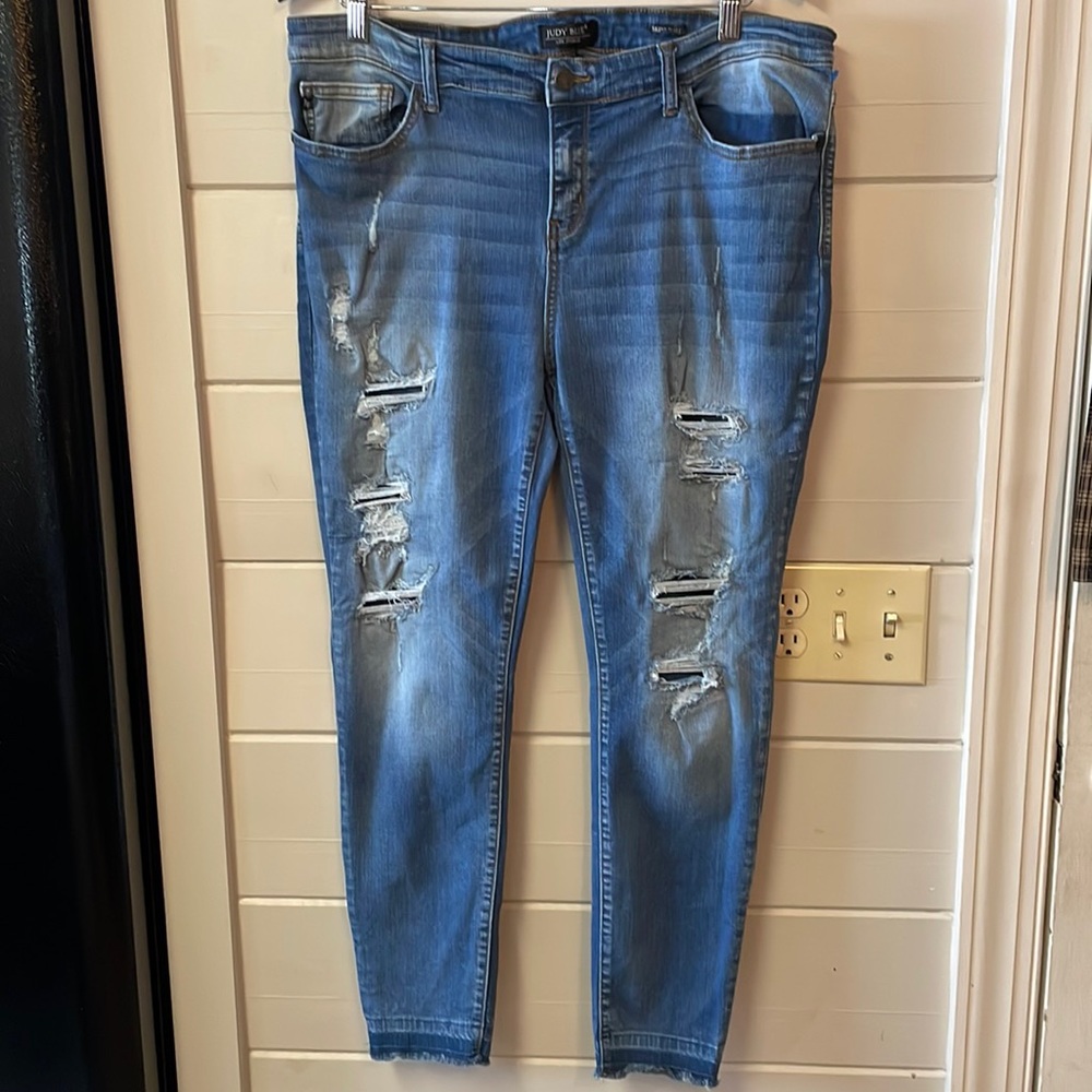 Judy Blue Distressed Skinny Fit Jeans Fused Patches Raw Hem Size 2X.